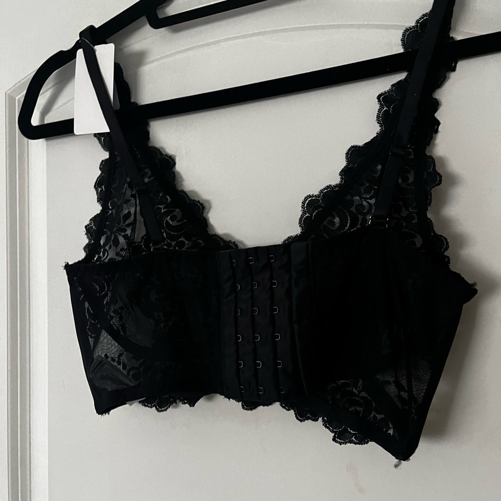 Leonisa Lace Bra - Picture 5 of 5